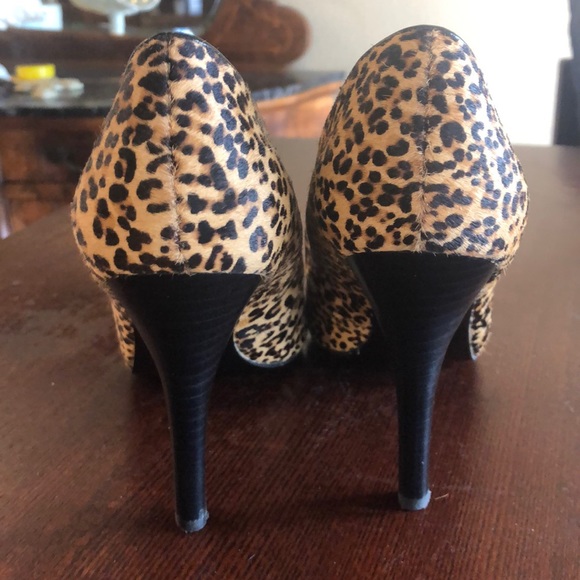 Nine Cheetah Print Heels - Picture 4 of 8